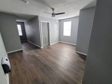 Main picture of 409 N Sterling Ave