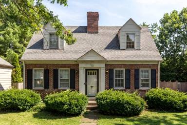 Main picture of 123 1/2 Barberry Ln
