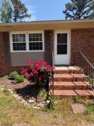 Main picture of 112 Longwood Ln