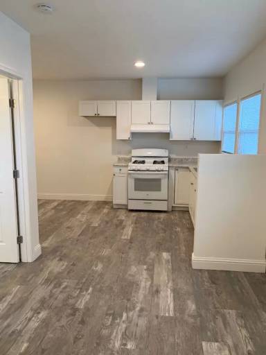 Main picture of 127 E 9th St