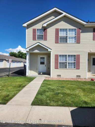 Main picture of 940 W 24th St