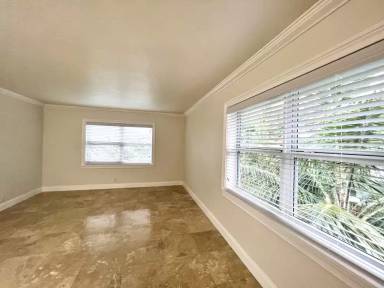 Main picture of 417 SW 17th Ave