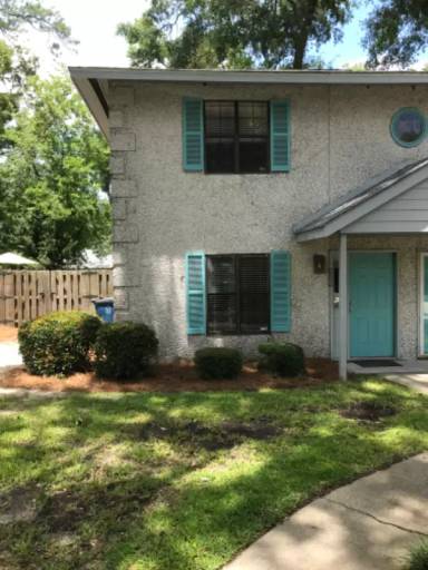 Main picture of 202 Island Dr