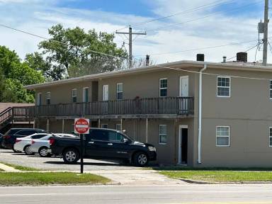 Main picture of 1411 S Broadway St