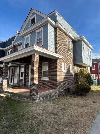Main picture of 2700 N Madison St