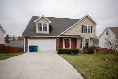 Main picture of 410 Red Maple Dr