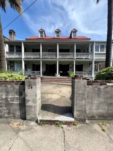 Main picture of 24 Bee St