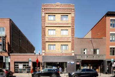 Main picture of 1555 N Milwaukee Ave