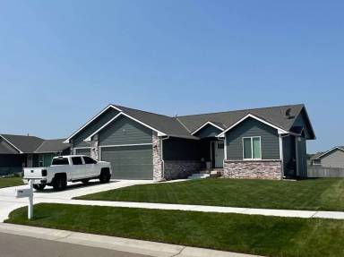 Main picture of 3419 Laughlin St