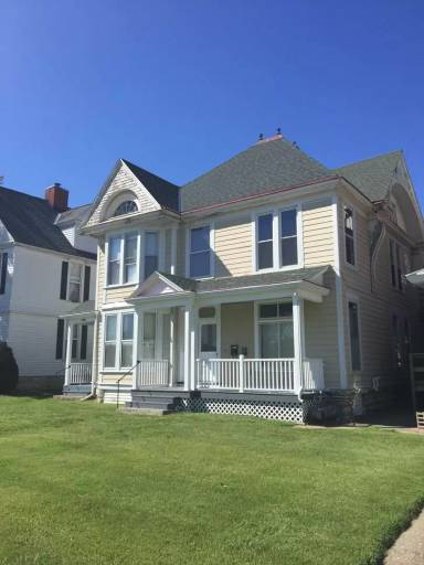 Main picture of 1609 Broadway St