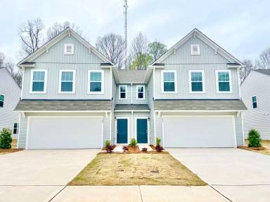 Main picture of 135 Lorcan Ln
