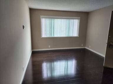 Main picture of 710 E 6th St