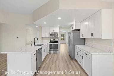 Main picture of 1635 W Knapp Dr