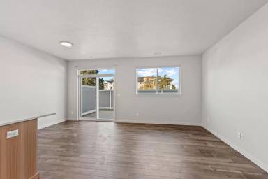 Main picture of 310 S Woodlawn Ln