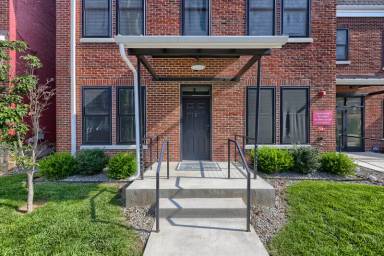Main picture of 213 Jackson St