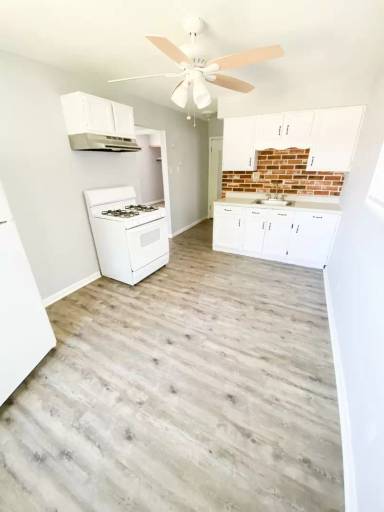 Main picture of 9443 S Broadway