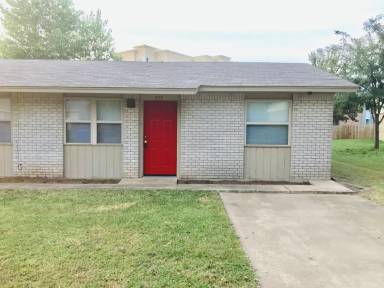 Main picture of 903 Drake Dr