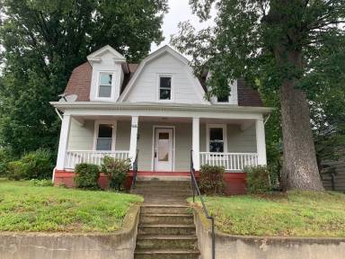 Main picture of 1919 Moorman Ave NW