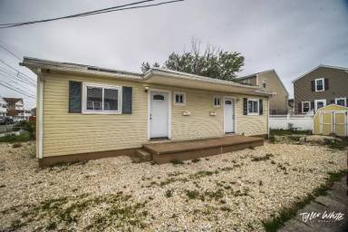 Main picture of 542 W Maple Ave