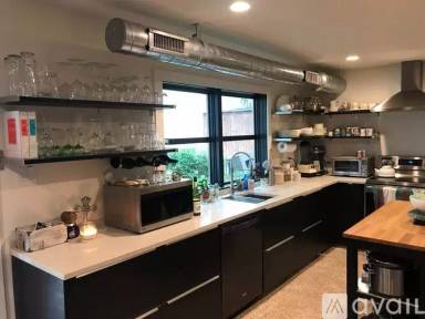 Main picture of 5424 Collinwood Ave