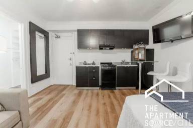 Main picture of 1940 N Lincoln Ave