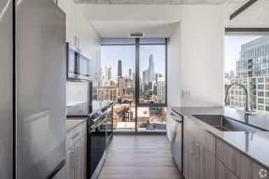 Main picture of 454 W Chicago Ave