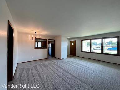 Main picture of 3215 S Holly Ave