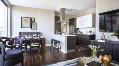 Main picture of 115 E Riverwalk