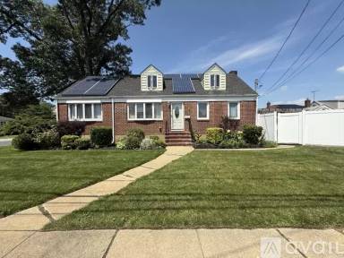 Main picture of 100 Newbold Ave