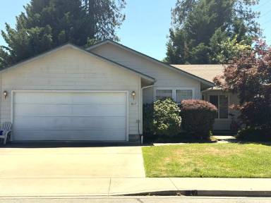 Main picture of 817 Golden Park Dr