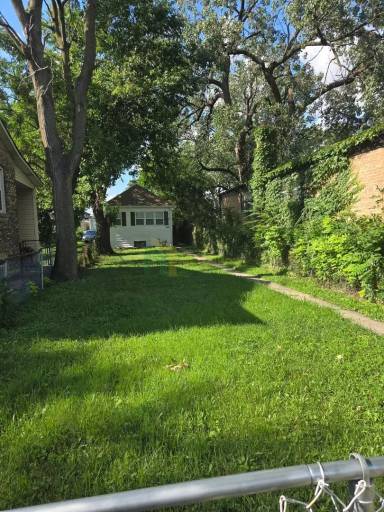 Main picture of 1214 W 98th St