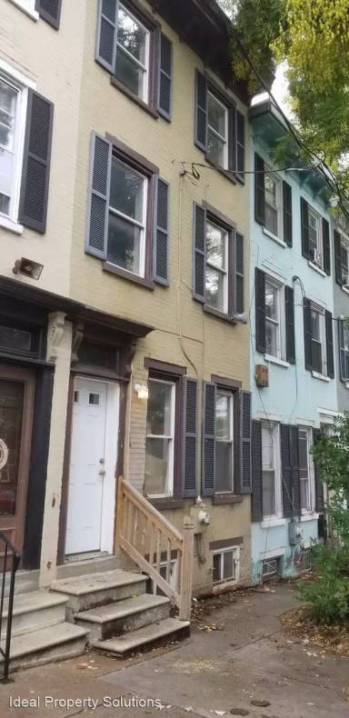 Main picture of 624 W 4th St