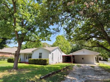 Main picture of 235 Allen St