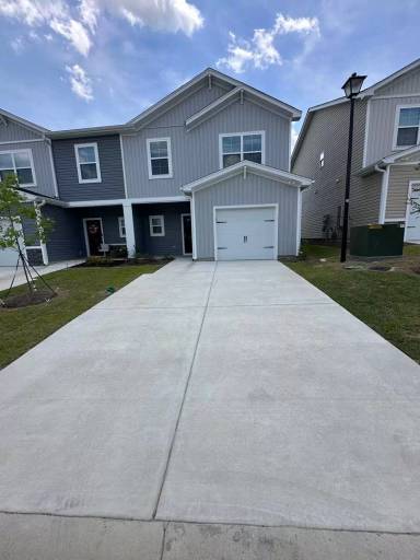 Main picture of 304 S Lake Ct