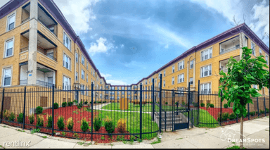 Main picture of 4616 S Lake Park Ave