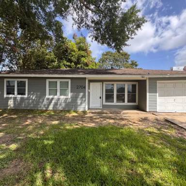 Main picture of 2704 Avenue N