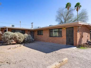 Main picture of 801 E Holaway Dr