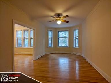 Main picture of 550-60 W Aldine Ave