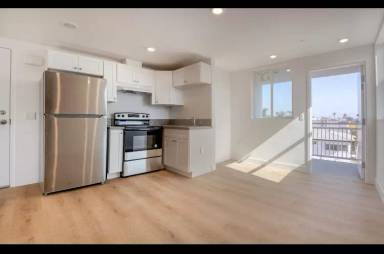 Main picture of 4325 S Main St