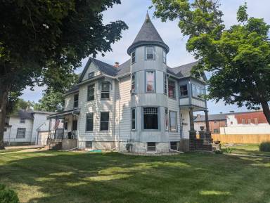 Main picture of 1137 4th Ave