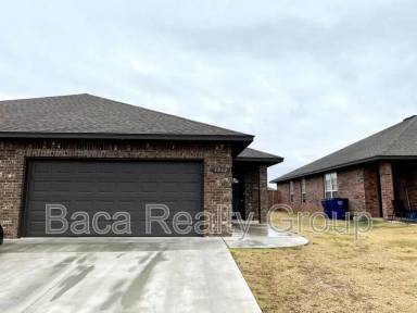 Main picture of 1862 Post Oak Rd