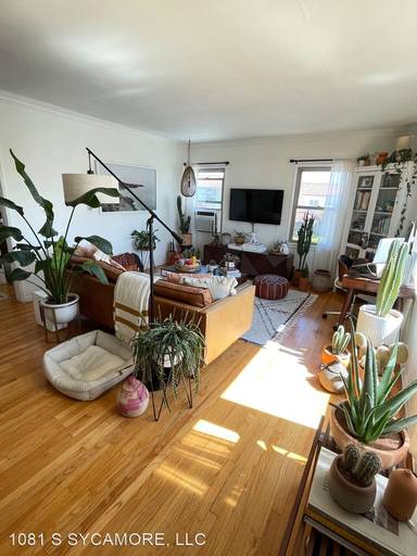 Main picture of 1081 1/2 S Sycamore Ave