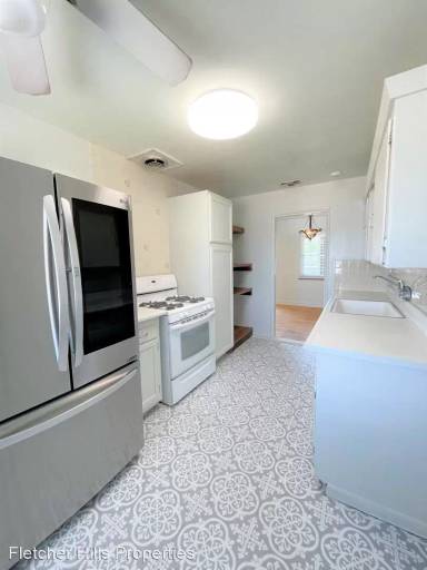 Main picture of 617 N Cuyamaca St