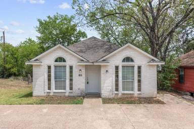 Main picture of 827 Pasler St