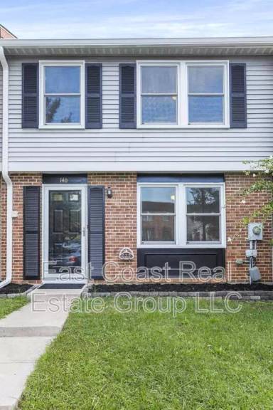 Main picture of 140 Sandalwood Ct