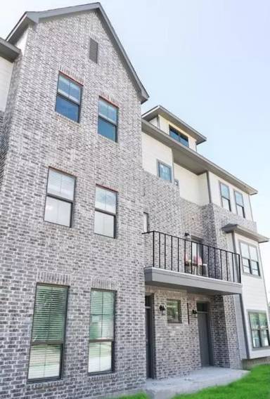 Main picture of 600 Clay St