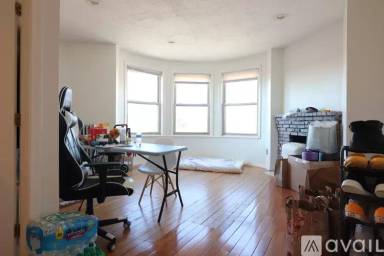 Main picture of 879 Beacon St