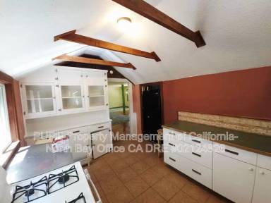 Main picture of 161 Cherry St