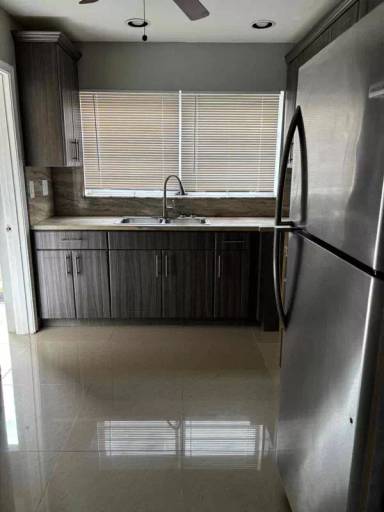 Main picture of 4044 NW 19th St