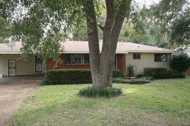 Main picture of 355 Leron Ave